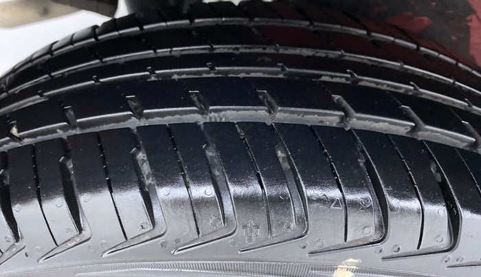 2015 Maruti Wagon R 1.0 VXI, Petrol, Manual, 49,196 km, Right Rear Tyre Tread