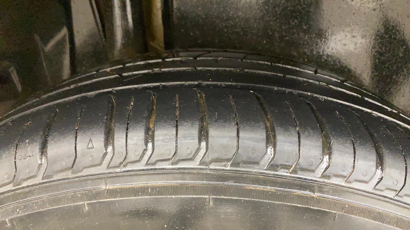 2020 Toyota URBAN CRUISER PREMIUM GRADE AT, Petrol, Automatic, 1,45,623 km, Right Rear Tyre Tread