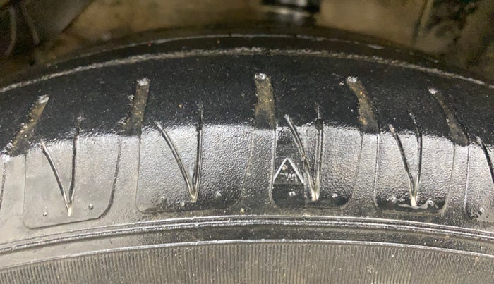 2020 Toyota URBAN CRUISER PREMIUM GRADE AT, Petrol, Automatic, 1,45,579 km, Left Front Tyre Tread