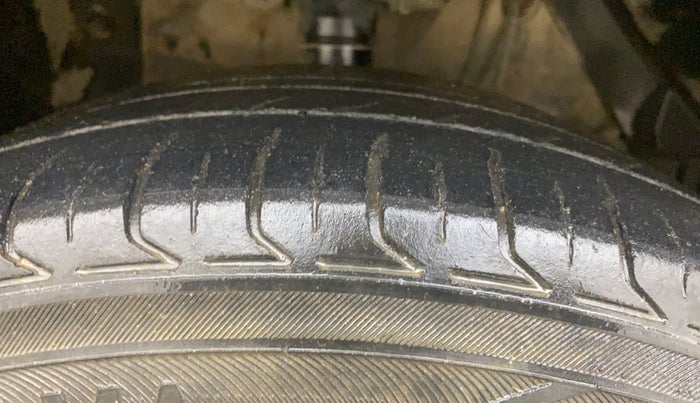 2020 Toyota URBAN CRUISER PREMIUM GRADE AT, Petrol, Automatic, 1,45,579 km, Right Front Tyre Tread