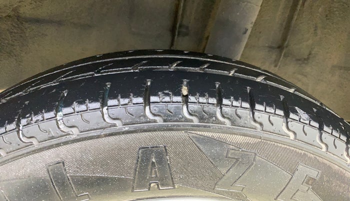 2016 Renault Kwid RXT 0.8, Petrol, Manual, 52,841 km, Left Rear Tyre Tread