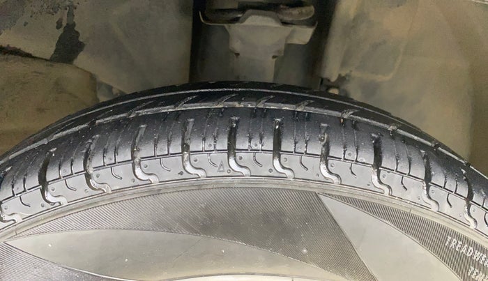 2016 Renault Kwid RXT 0.8, Petrol, Manual, 52,841 km, Right Front Tyre Tread