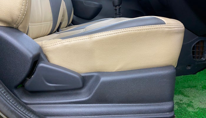 2016 Renault Kwid RXT 0.8, Petrol, Manual, 52,841 km, Driver Side Adjustment Panel