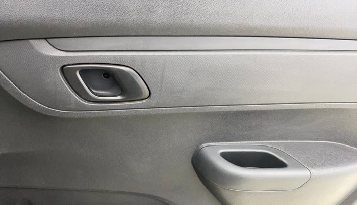 2016 Renault Kwid RXT 0.8, Petrol, Manual, 52,841 km, Driver Side Door Panels Control