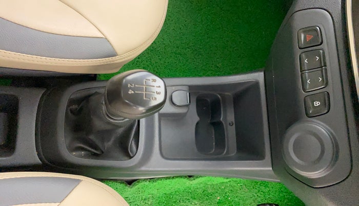 2016 Renault Kwid RXT 0.8, Petrol, Manual, 52,841 km, Gear Lever