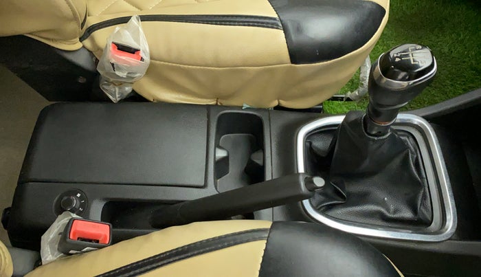 2019 Renault TRIBER RXT, Petrol, Manual, 43,029 km, Gear Lever