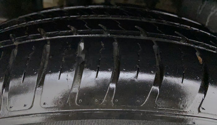 2019 Maruti Swift VXI AMT D, Petrol, Automatic, 8,609 km, Left Front Tyre Tread