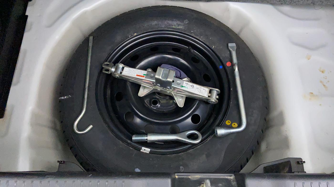 2019 Maruti Swift VXI AMT D, Petrol, Automatic, 8,609 km, Spare Tyre