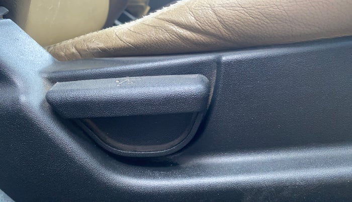 2012 Hyundai i20 MAGNA 1.4 CRDI, Diesel, Manual, 1,49,760 km, Driver Side Adjustment Panel