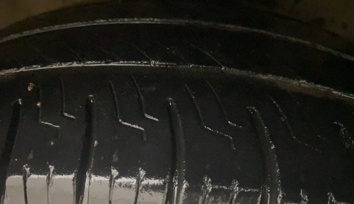 2012 Hyundai i20 MAGNA 1.4 CRDI, Diesel, Manual, 1,49,760 km, Right Front Tyre Tread