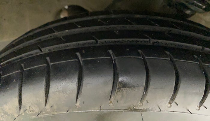 2016 Maruti Alto 800 LXI, Petrol, Manual, 70,879 km, Right Front Tyre Tread