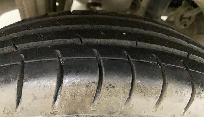 2016 Maruti Alto 800 LXI, Petrol, Manual, 70,879 km, Right Rear Tyre Tread