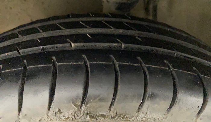 2016 Maruti Alto 800 LXI, Petrol, Manual, 70,879 km, Left Front Tyre Tread