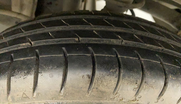 2016 Maruti Alto 800 LXI, Petrol, Manual, 70,879 km, Left Rear Tyre Tread