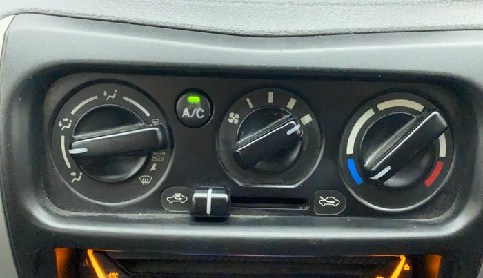 2016 Maruti Alto 800 LXI, Petrol, Manual, 70,879 km, AC Unit - Directional switch has minor damage