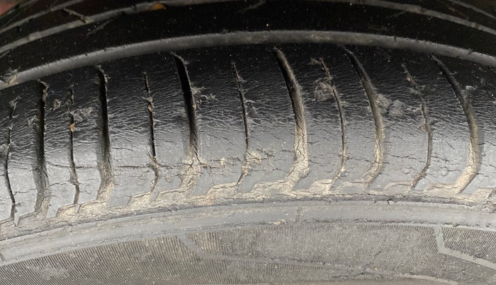 2021 Hyundai NEW I20 ASTA (O) 1.2 MT, Petrol, Manual, 27,555 km, Right Rear Tyre Tread