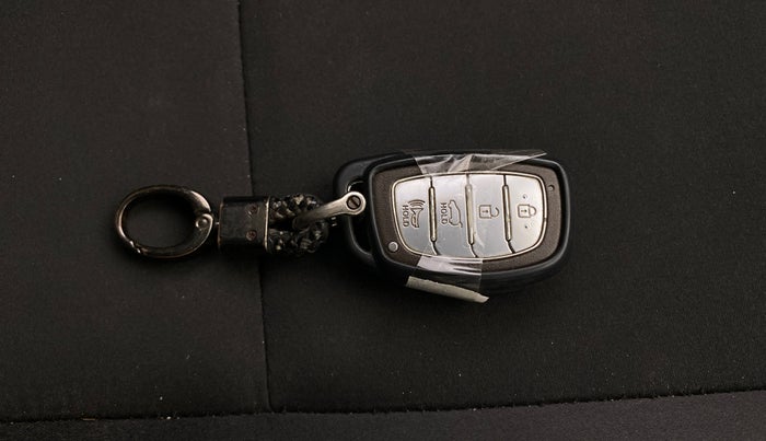 2021 Hyundai NEW I20 ASTA (O) 1.2 MT, Petrol, Manual, 27,555 km, Key Close Up