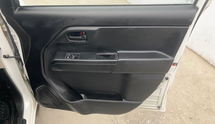 2022 Maruti New Wagon-R LXI 1.0, Petrol, Manual, 12,426 km, Driver Side Door Panels Control