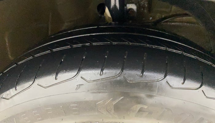 2019 Maruti XL6 ZETA MT, Petrol, Manual, 67,033 km, Right Front Tyre Tread