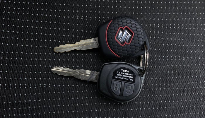 2014 Maruti Swift LXI, Petrol, Manual, 71,878 km, Key Close Up