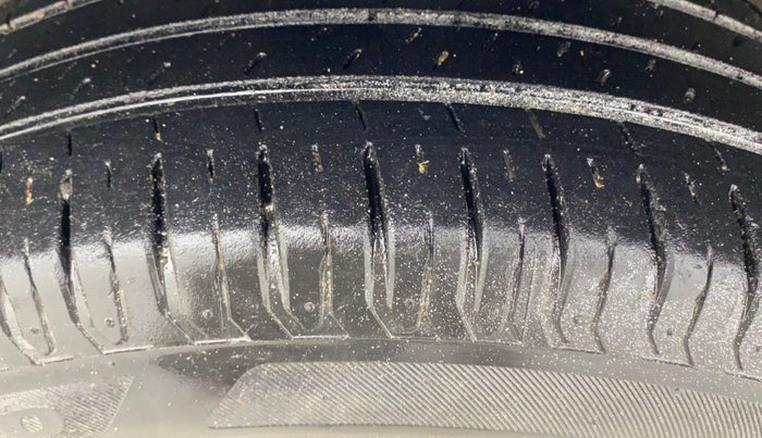 2014 Maruti Swift LXI, Petrol, Manual, 71,878 km, Left Front Tyre Tread