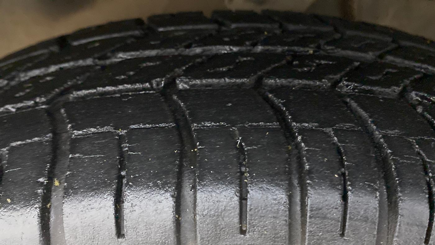 2014 Maruti Alto 800 LXI CNG, CNG, Manual, 26,197 km, Left Front Tyre Tread