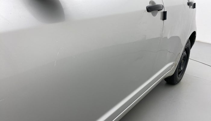 2011 Maruti Swift VXI D, Petrol, Manual, 53,025 km, Front passenger door - Minor scratches
