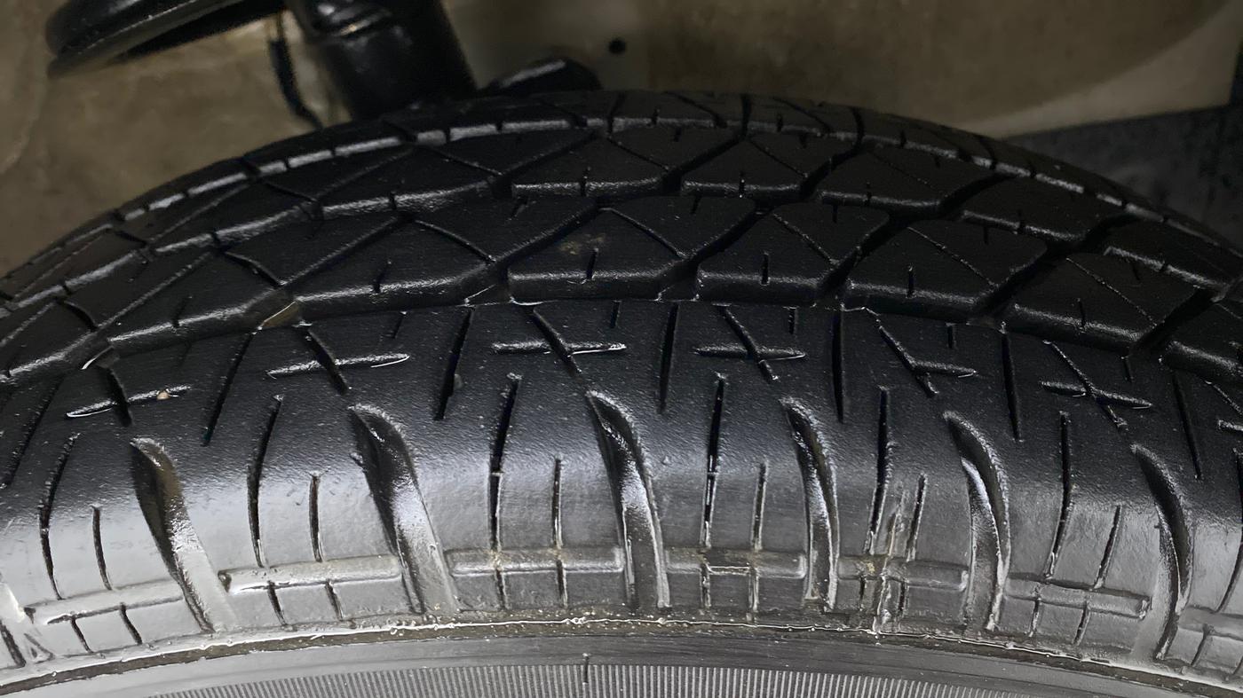 2011 Maruti Swift VXI D, Petrol, Manual, 53,025 km, Right Front Tyre Tread