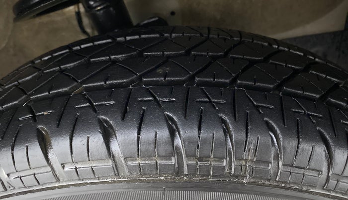 2011 Maruti Swift VXI D, Petrol, Manual, 53,025 km, Right Front Tyre Tread