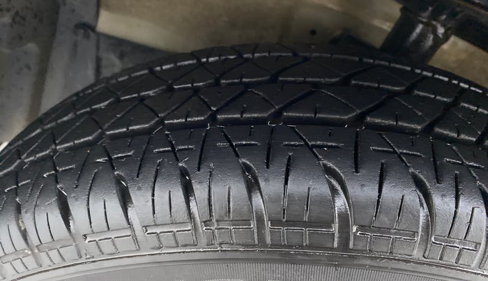 2011 Maruti Swift VXI D, Petrol, Manual, 53,025 km, Left Front Tyre Tread