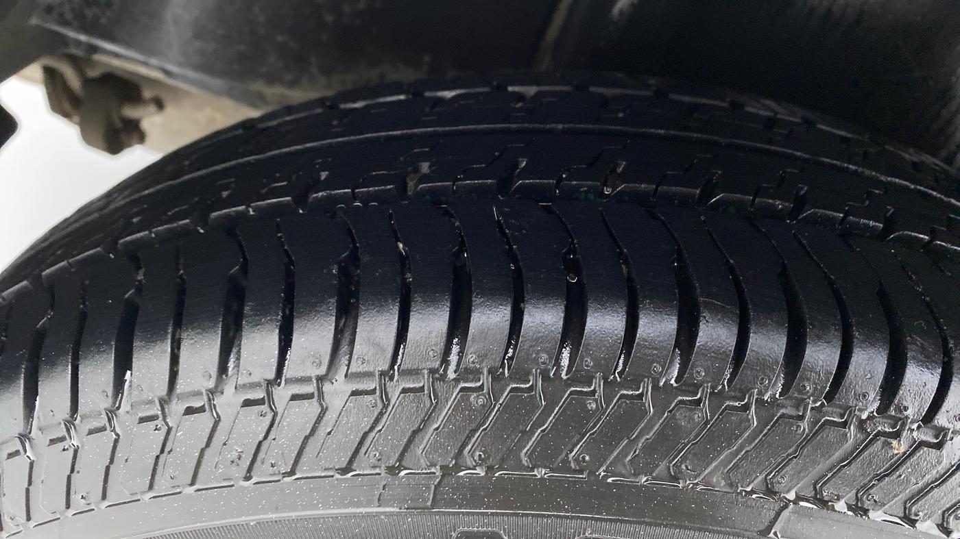 2011 Maruti Swift VXI D, Petrol, Manual, 53,025 km, Right Rear Tyre Tread
