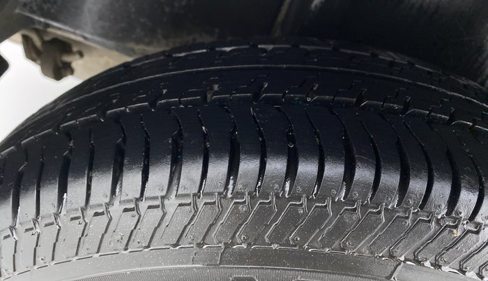 2011 Maruti Swift VXI D, Petrol, Manual, 53,025 km, Right Rear Tyre Tread