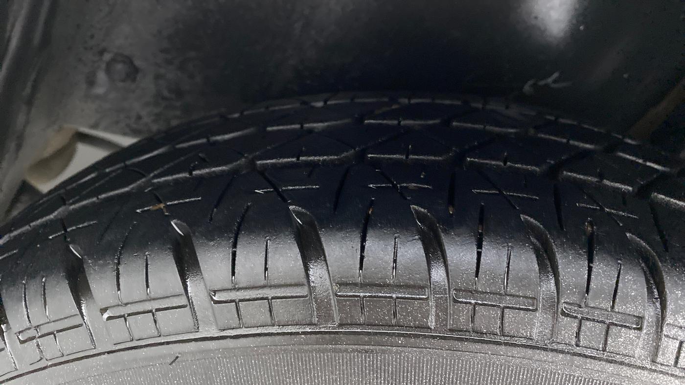 2011 Maruti Swift VXI D, Petrol, Manual, 53,025 km, Left Rear Tyre Tread