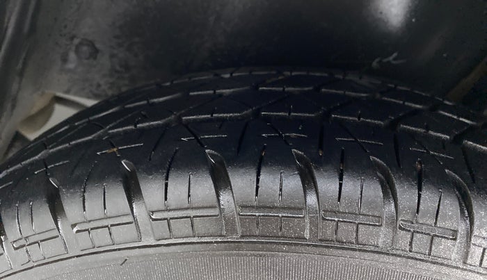 2011 Maruti Swift VXI D, Petrol, Manual, 53,025 km, Left Rear Tyre Tread