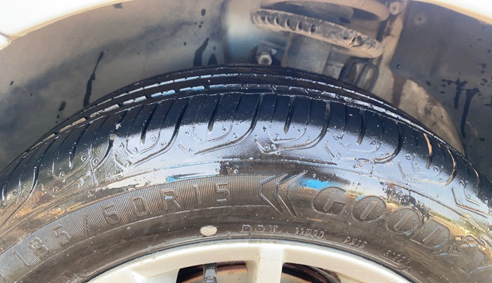 2015 Volkswagen Polo HIGHLINE1.2L, Petrol, Manual, 50,809 km, Left Front Tyre Tread