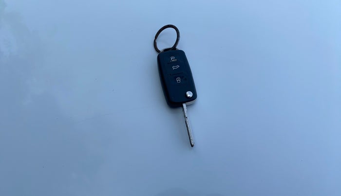 2015 Volkswagen Polo HIGHLINE1.2L, Petrol, Manual, 50,809 km, Key Close Up