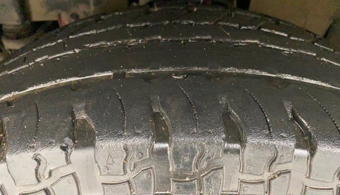 2020 Mahindra Thar LX  P 4WD AT CONVERTIBLE, Petrol, Automatic, 22,131 km, Left Front Tyre Tread