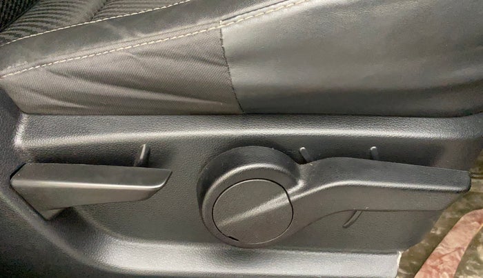 2020 Mahindra Thar LX  P 4WD AT CONVERTIBLE, Petrol, Automatic, 22,131 km, Driver Side Adjustment Panel