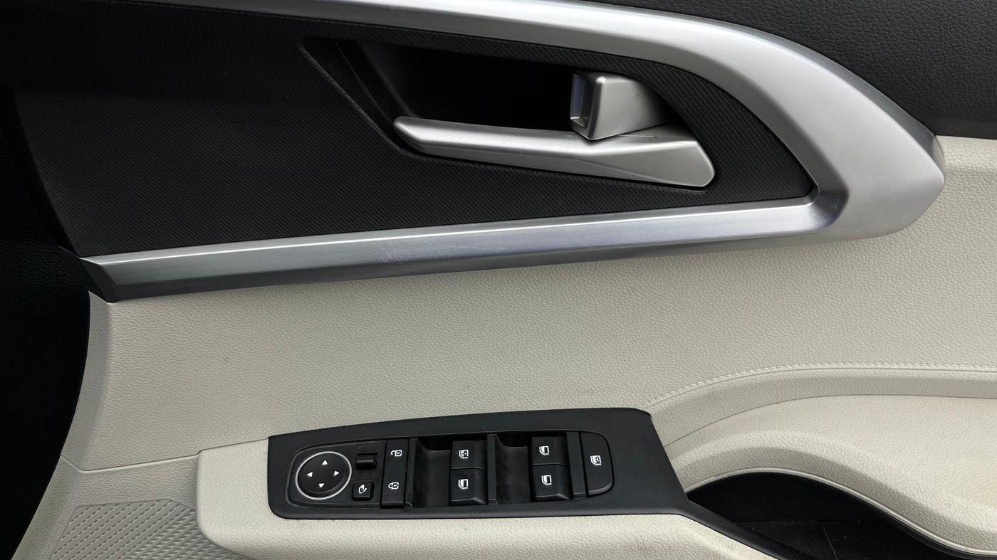 2023 KIA CARENS PRESTIGE PLUS 1.5 IMT DIESEL 7 STR, Diesel, Manual, 20,568 km, Driver Side Door Panels Control