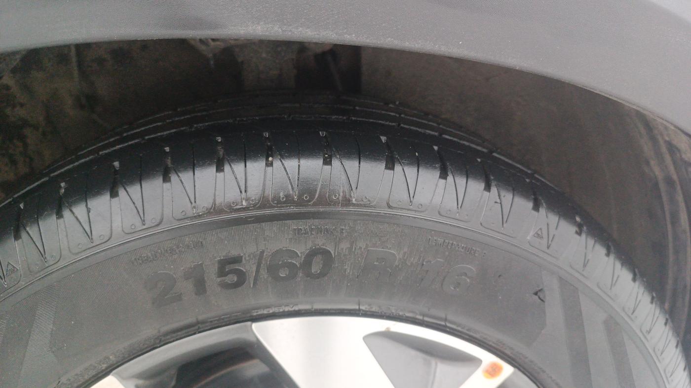 2021 KIA SONET GTX PLUS 1.0 DCT DUAL TONE, Petrol, Automatic, 17,089 km, Right Front Tyre Tread
