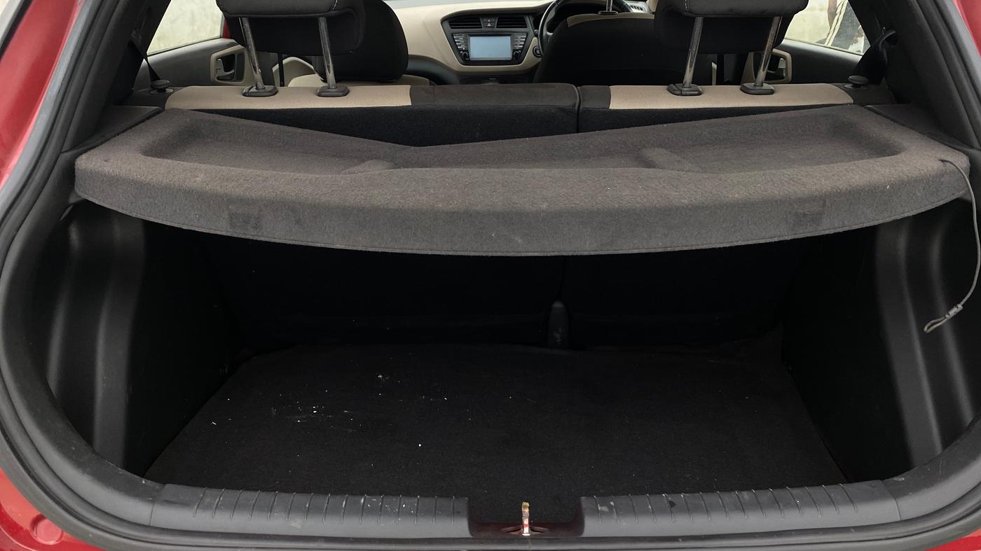 2016 Hyundai Elite i20 ASTA 1.2 (O), Petrol, Manual, 35,619 km, Boot Inside