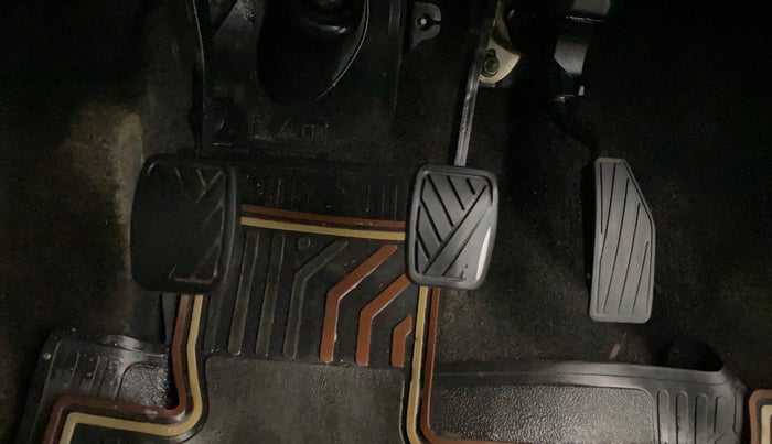 2019 Maruti New Wagon-R LXI CNG (O) 1.0, CNG, Manual, 1,14,531 km, Pedals