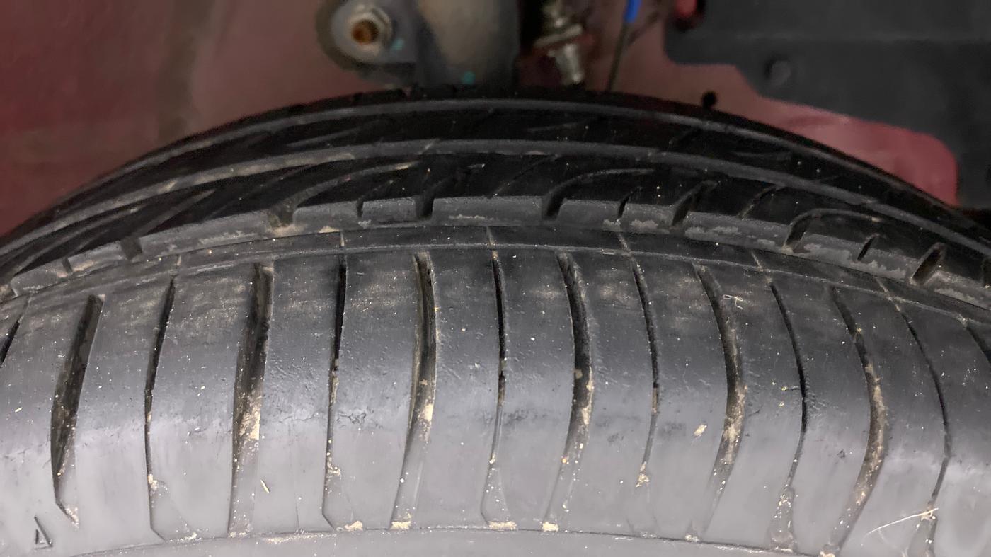 2017 Mahindra Kuv100 K4 5 STR, Petrol, Manual, 8,243 km, Right Front Tyre Tread
