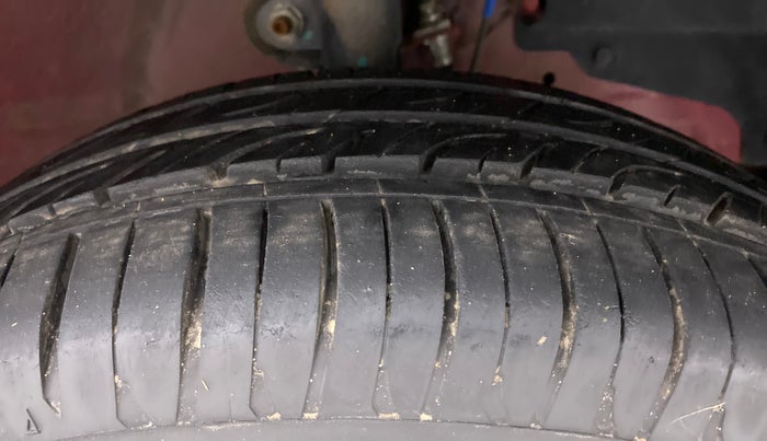 2017 Mahindra Kuv100 K4 5 STR, Petrol, Manual, 8,243 km, Right Front Tyre Tread