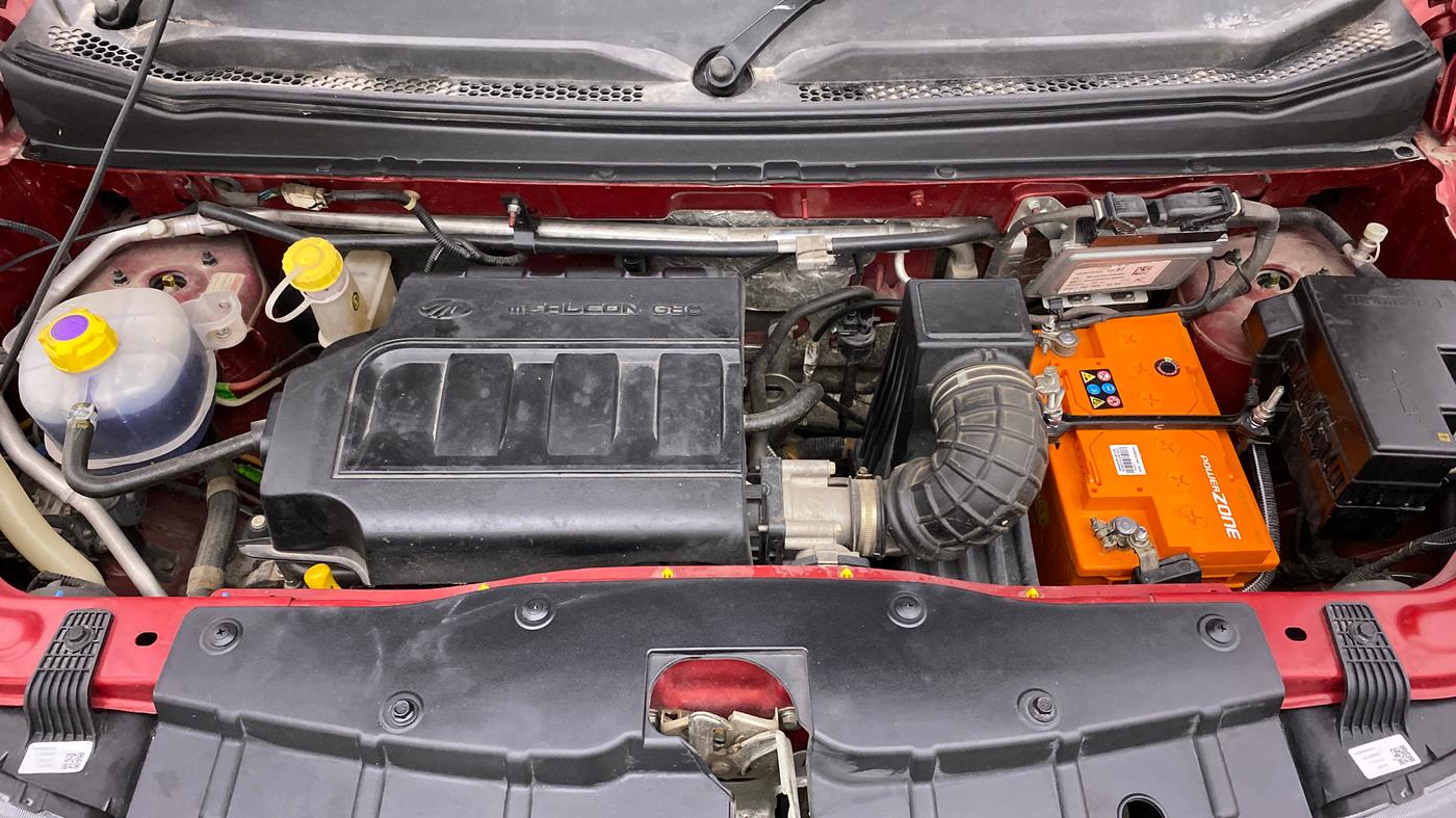 2017 Mahindra Kuv100 K4 5 STR, Petrol, Manual, 8,243 km, Open Bonet