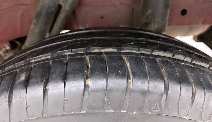 2017 Mahindra Kuv100 K4 5 STR, Petrol, Manual, 8,243 km, Left Rear Tyre Tread