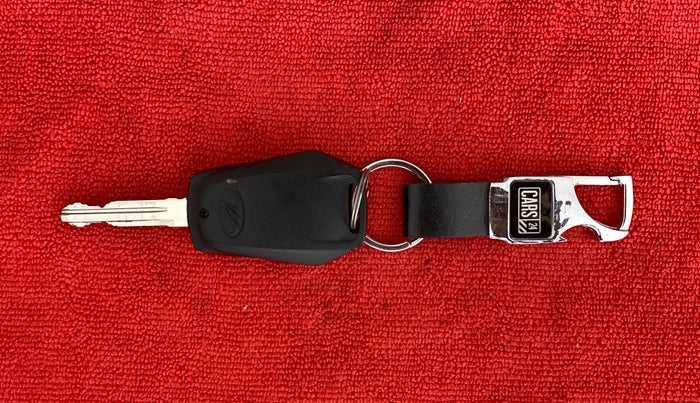 2017 Mahindra Kuv100 K4 5 STR, Petrol, Manual, 8,243 km, Key Close Up