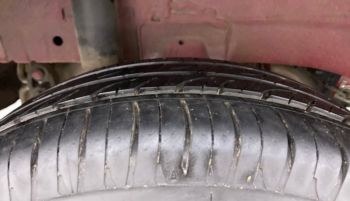 2017 Mahindra Kuv100 K4 5 STR, Petrol, Manual, 8,243 km, Right Rear Tyre Tread