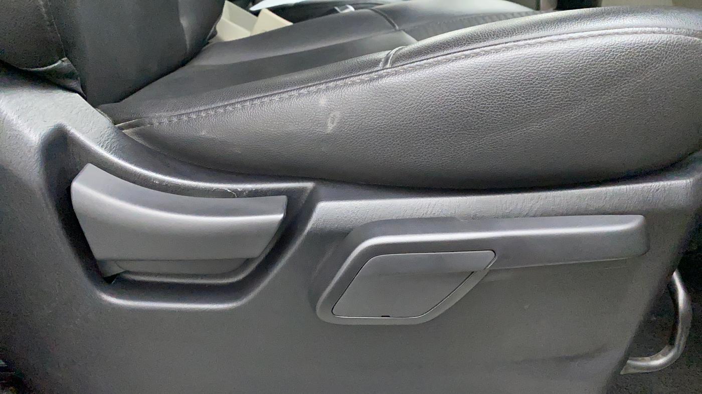 2017 Mahindra Scorpio S11, Diesel, Manual, 36,918 km, Driver Side Adjustment Panel