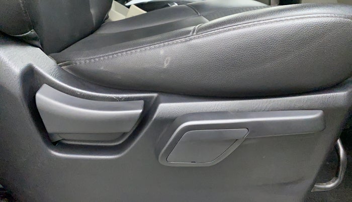 2017 Mahindra Scorpio S11, Diesel, Manual, 36,918 km, Driver Side Adjustment Panel